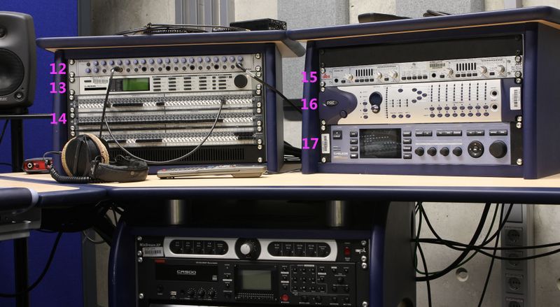 Datei:MZ 308 Effekte und Patchbay s.jpg